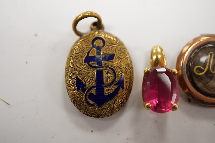 A modern 18k and gem set small pendant 10mm, one earlier yellow metal pendant, a yellow metal and gem set clasp and a damaged mourning brooch. Condition - poor to fair